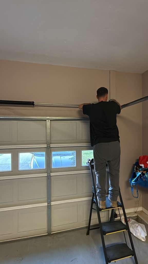 Garage door repair work, gallery photo 1
